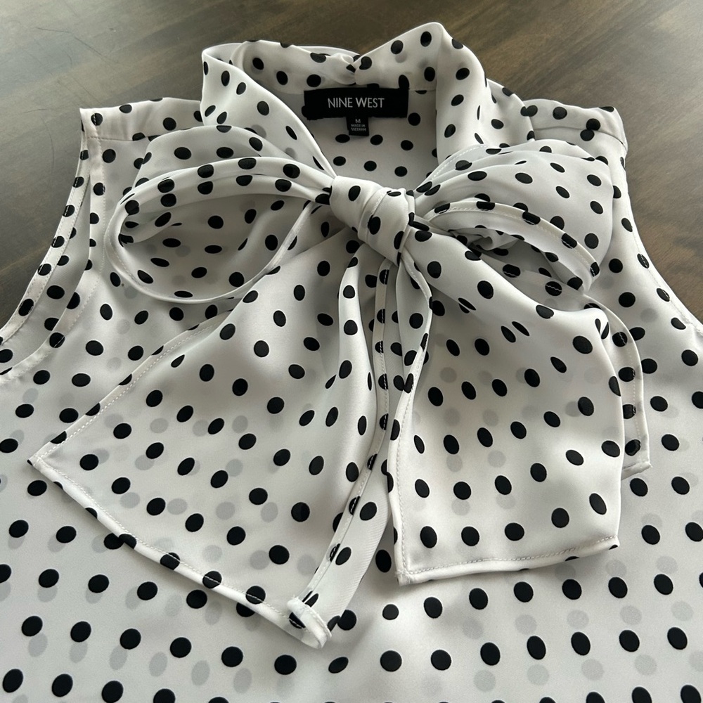 Nine West Sleeveless Black and White Polka Dot Blouse🎀 - Picture 7 of 7